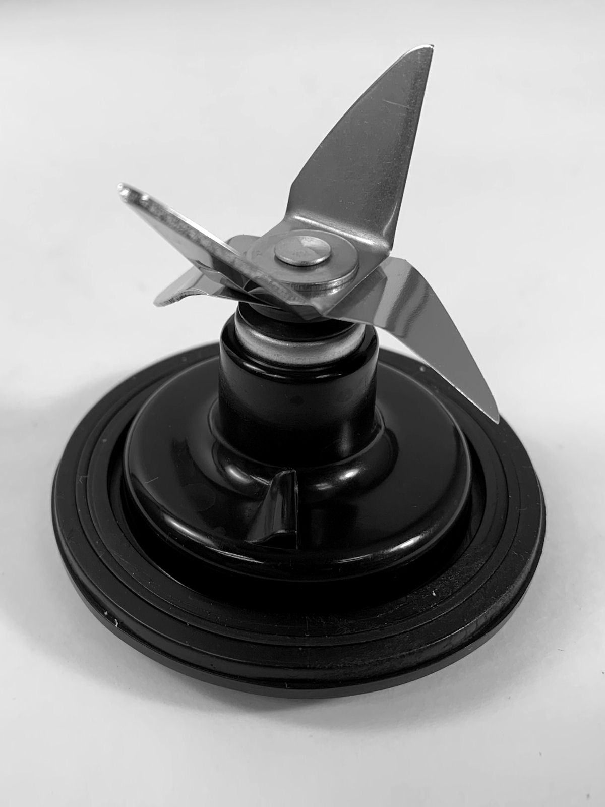 hamilton beach 990323100 repl blade assembly for ice sabre blenders image 1