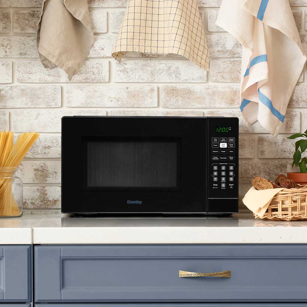 danby microwave oven 0 9 cu ft 900w black dbmw0921bbb image 5