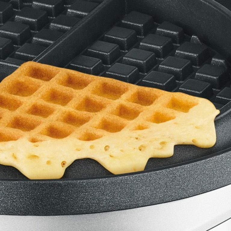 breville waffle maker bwm520xl round the no mess waffle image 3